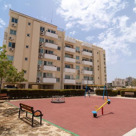 Ferienwohnung Kave Blue Mackenzie 1 Bdr Flat with Pool Larnaka Exterior foto