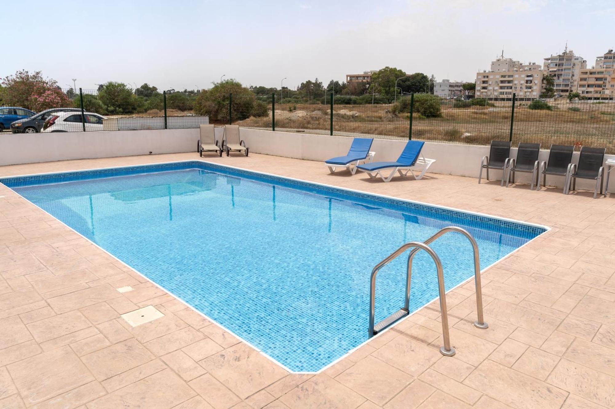 Ferienwohnung Kave Blue Mackenzie 1 Bdr Flat with Pool Larnaka Exterior foto