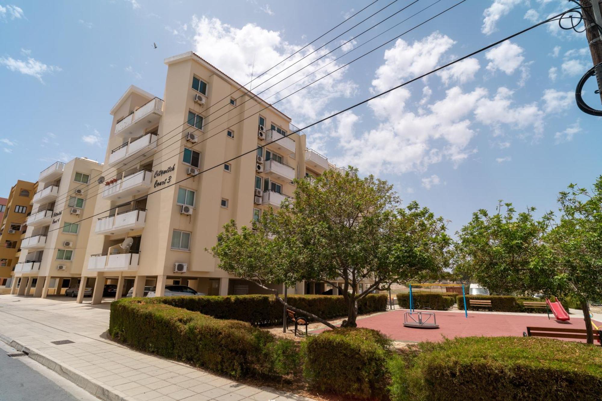 Ferienwohnung Kave Blue Mackenzie 1 Bdr Flat with Pool Larnaka Exterior foto